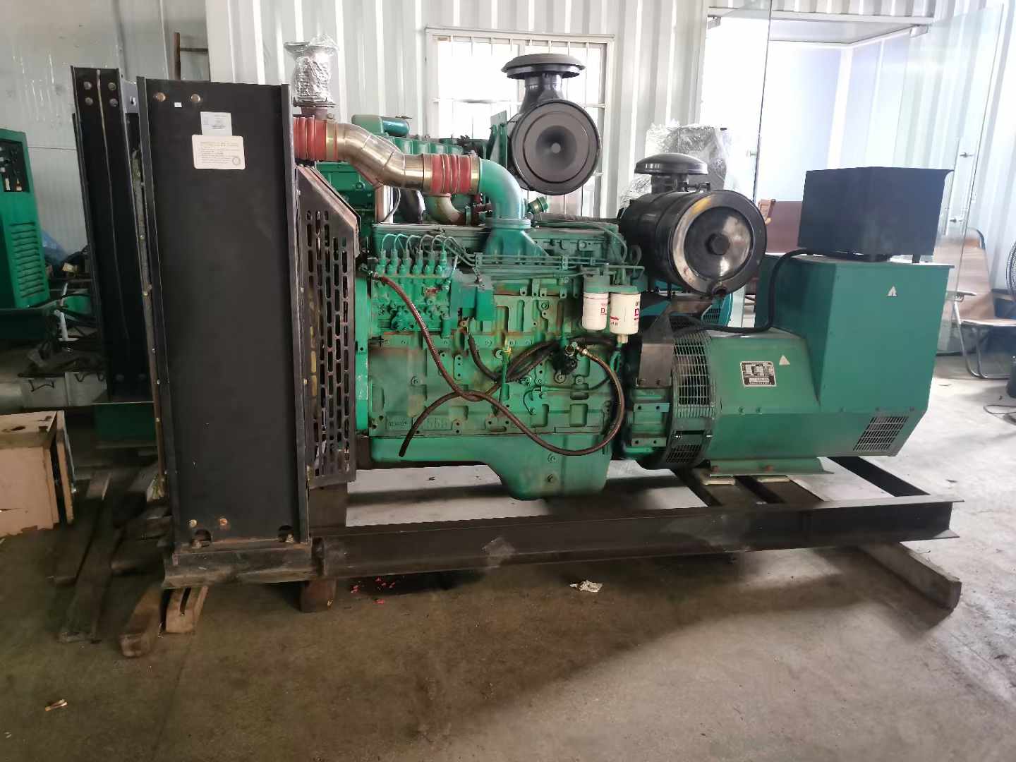 龙陵发电机租赁如何确定电缆的承载电流是否在安全范围内？