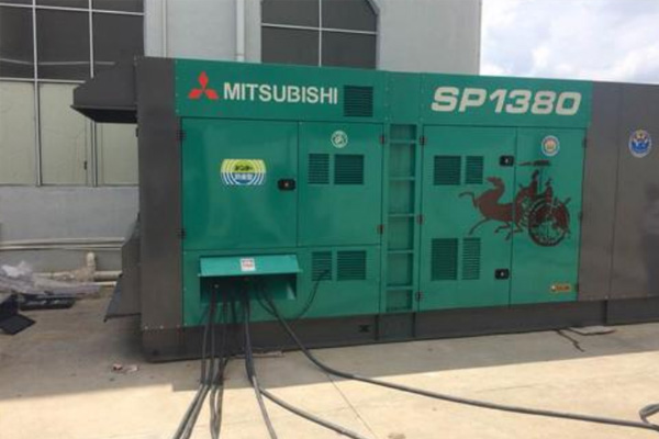 龙陵为什么有些柴油发电机组的输出电压可以调节？