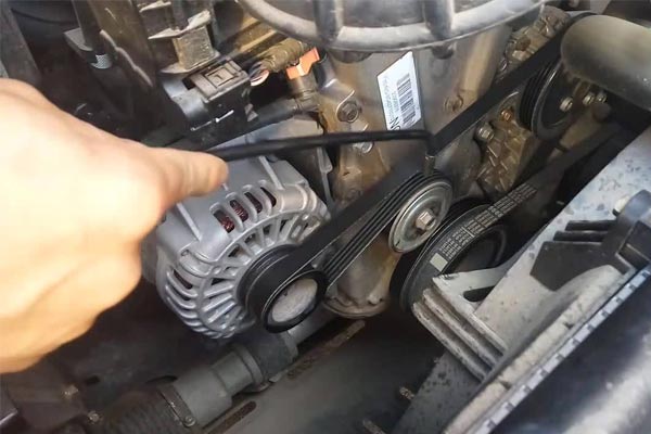 龙陵转速传感器的工作原理是什么？