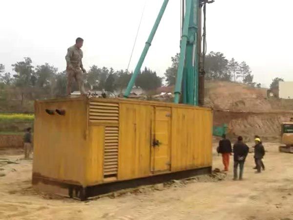 龙陵如何判断水冷式机油散热器密封件是否需要更换？